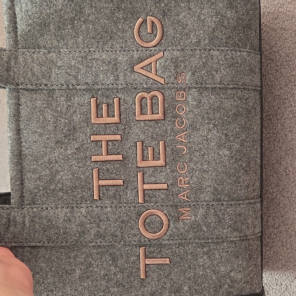 Marc Jacobs Gray and Black rose gold Tote Bag - Picture 2 of 8